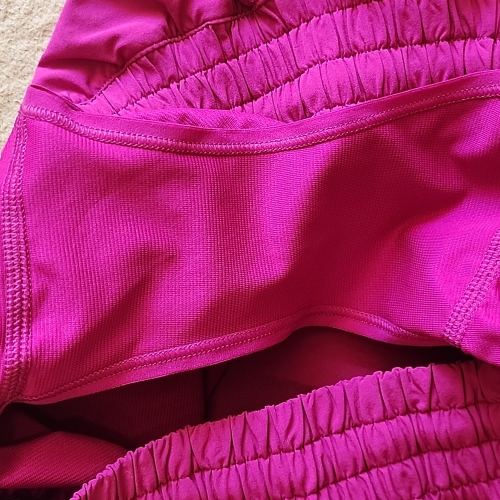 Lululemon Hotty Hot High-Rise Short 2.5" In Ripened Raspberry NWT - Picture 6 of 7